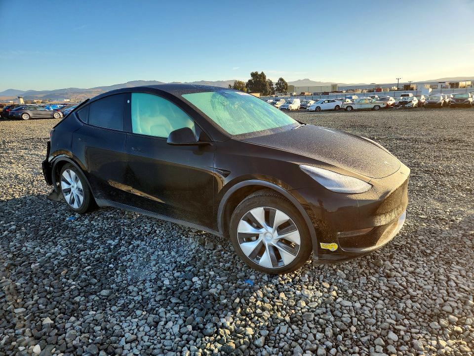 Снимка 4 от търг – 2021 TESLA MODEL Y с VIN 5YJYGDEE7MF093889