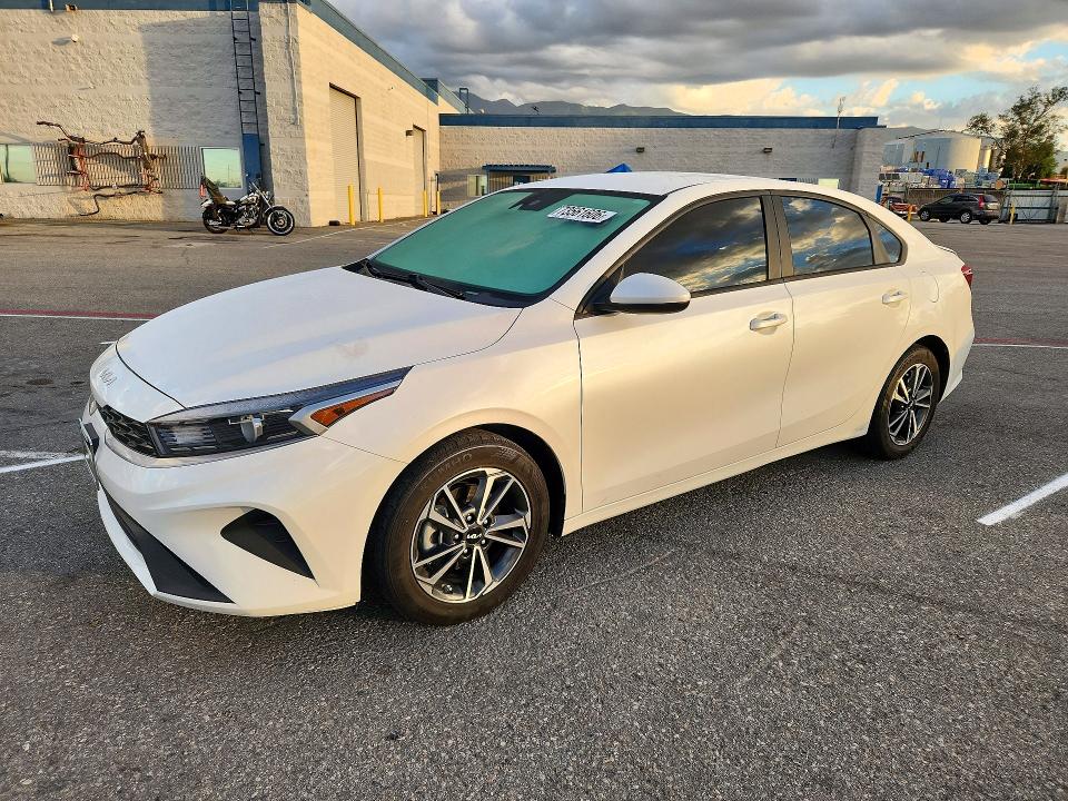 Снимка 1 от търг – 2023 KIA FORTE с VIN 3KPF24AD7PE553663