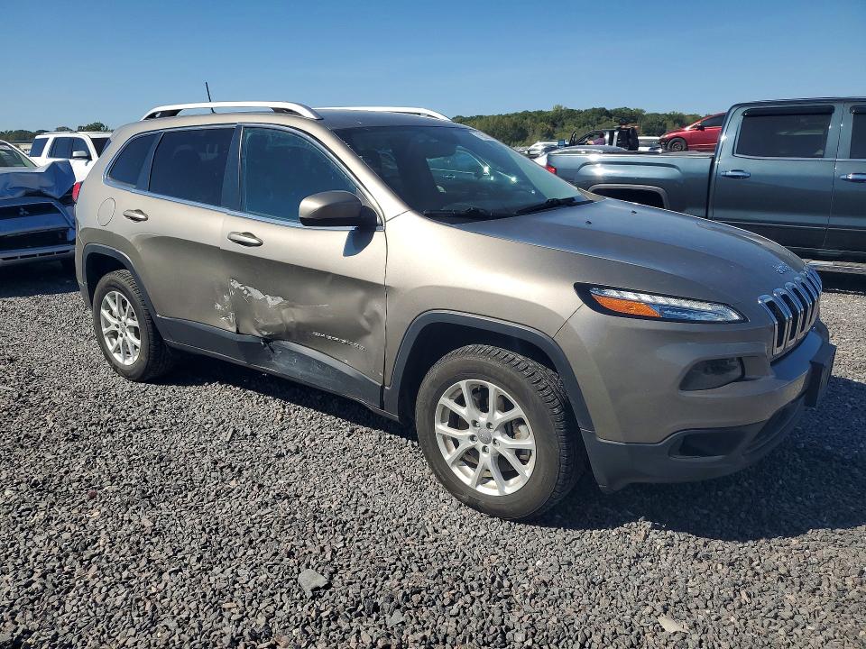 Снимка 4 от търг – 2017 JEEP CHEROKEE с VIN 1C4PJMCS2HW587844