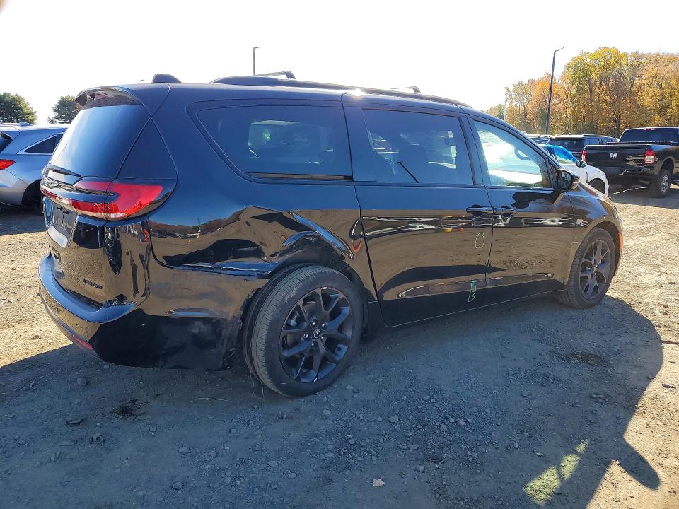 Photo 3 from auction – 2025 CHRYSLER PACIFICA with VIN 2C4RC1GG0SR578048