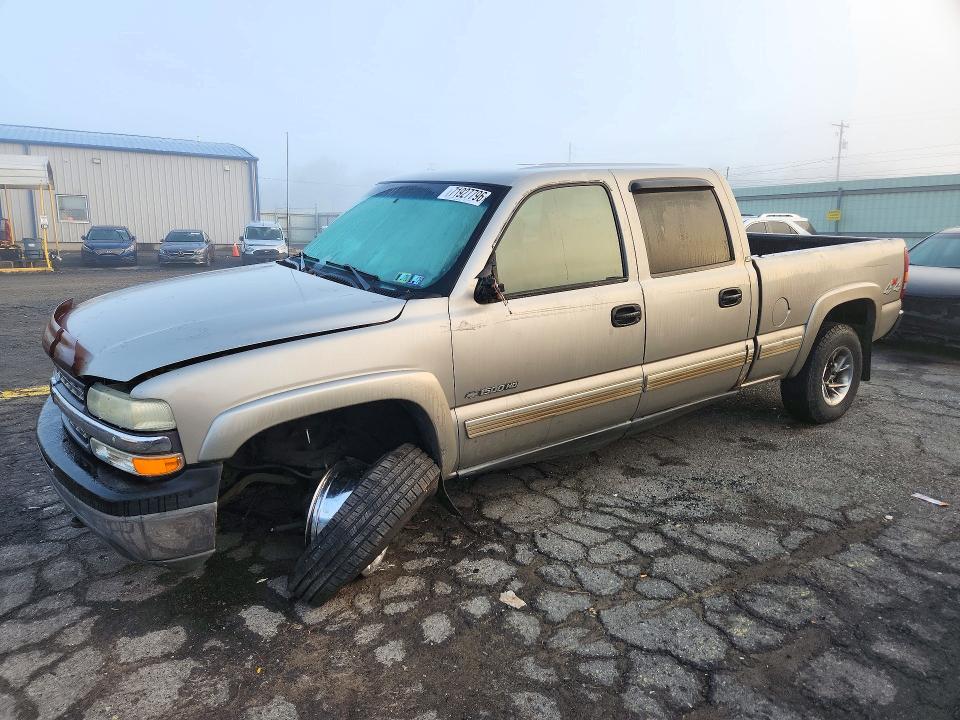 CHEVROLET SILVERADO 2002 with VIN 1GCGK13U72F207918 - Photo from auction