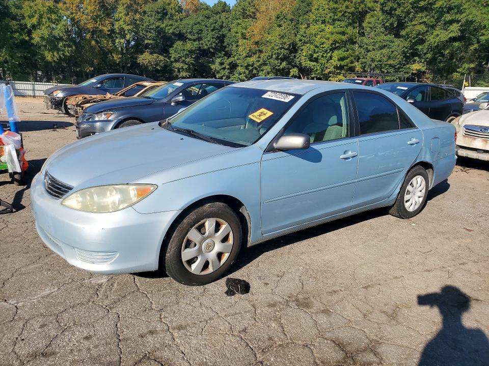 Снимка 1 от търг – 2005 TOYOTA CAMRY с VIN 4T1BE32K15U969344