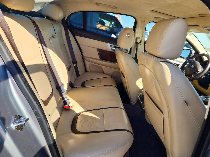 Снимка 10 от търг – 2015 JAGUAR XF с VIN SAJWA0F71F8U64308