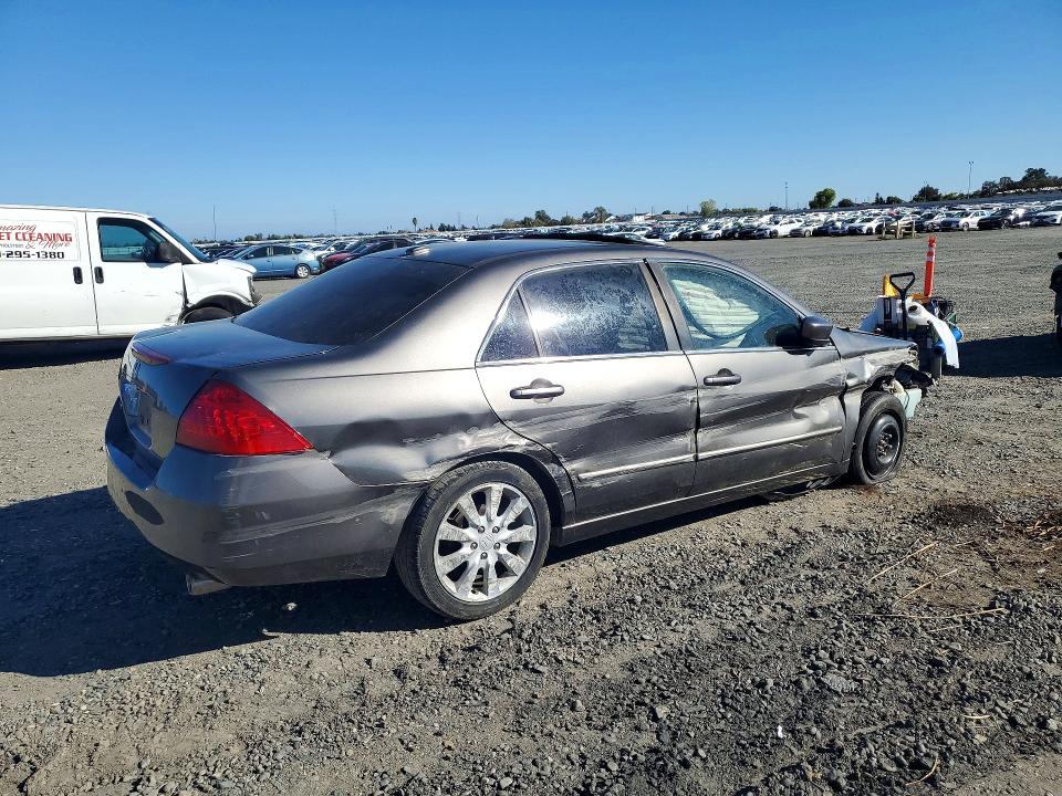 Снимка 3 от търг – 2006 HONDA ACCORD с VIN 1HGCM668X6A049244