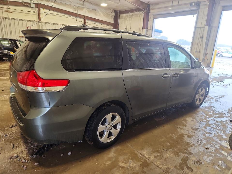 Photo 3 from auction – 2014 TOYOTA SIENNA with VIN 5TDKK3DC3ES524742