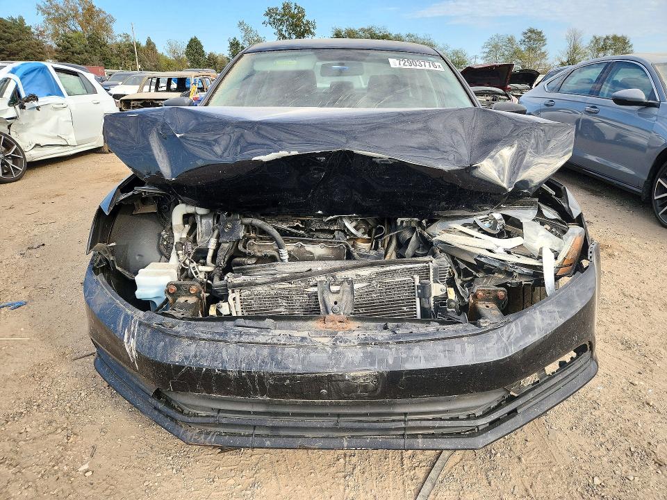 Снимка 5 от търг – 2017 VOLKSWAGEN JETTA с VIN 3VW2B7AJ6HM232787