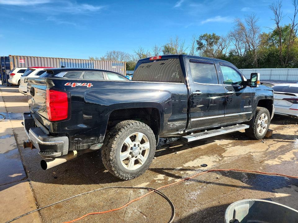Снимка 3 от търг – 2017 CHEVROLET SILVERADO с VIN 1GC1KWEYXHF191516
