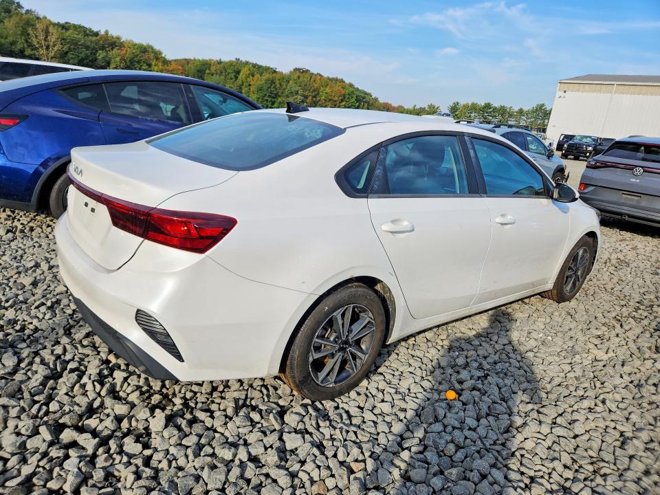 Фото 3 с аукциона – 2024 KIA FORTE с VIN 3KPF24AD6RE807429