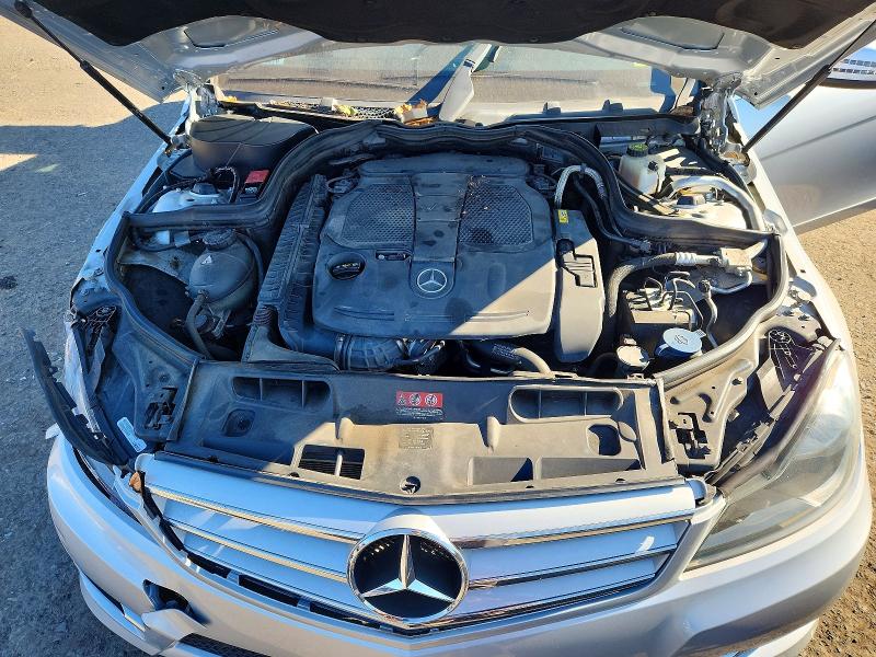 Снимка 11 от търг – 2013 MERCEDES-BENZ C с VIN WDDGF8AB2DG106674