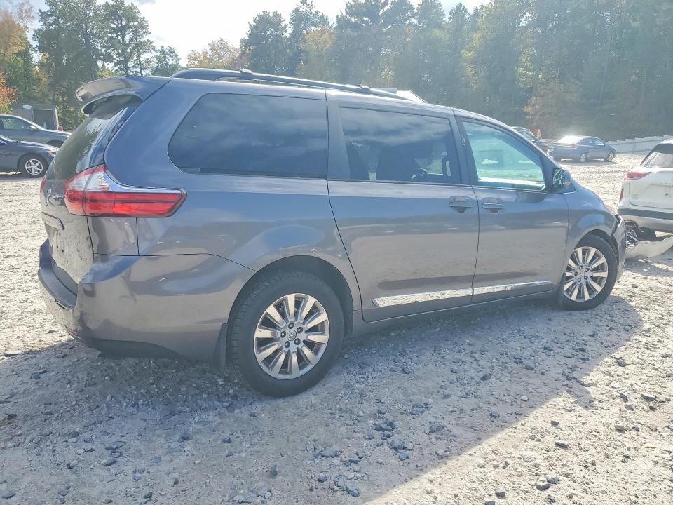 Photo 3 from auction – 2017 TOYOTA SIENNA with VIN 5TDKZ3DC9HS871296