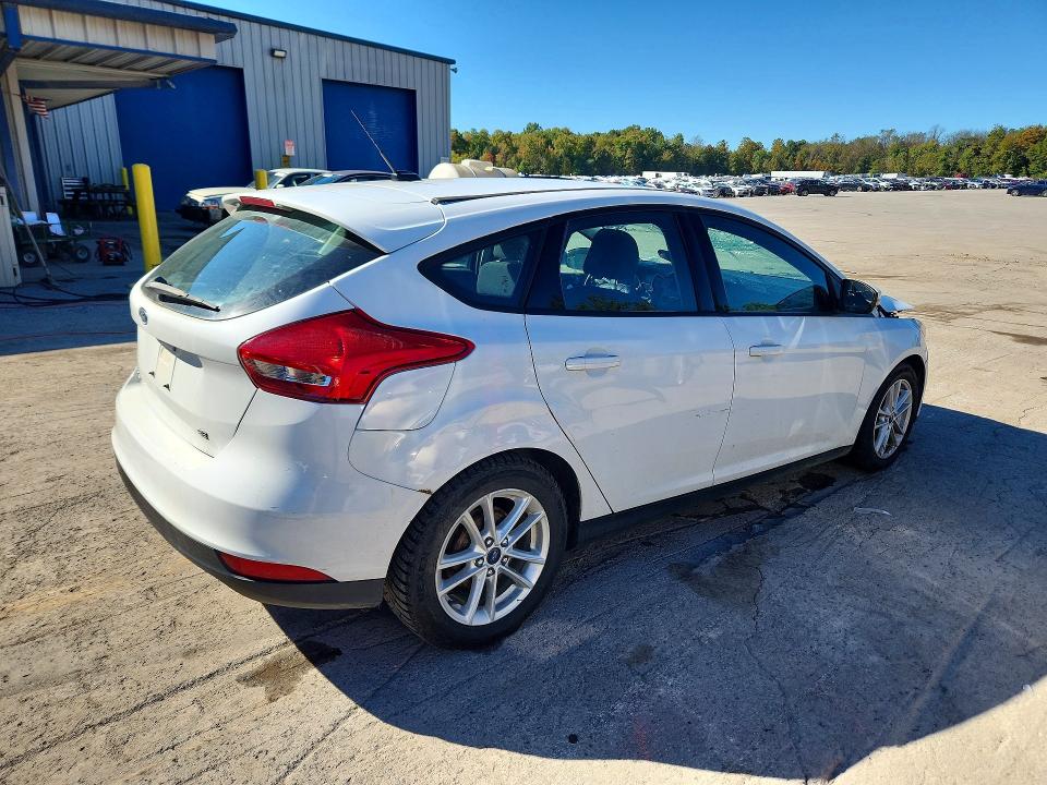 Zdjęcie 3 z aukcji – 2017 FORD FOCUS z VIN 1FADP3K26HL323983