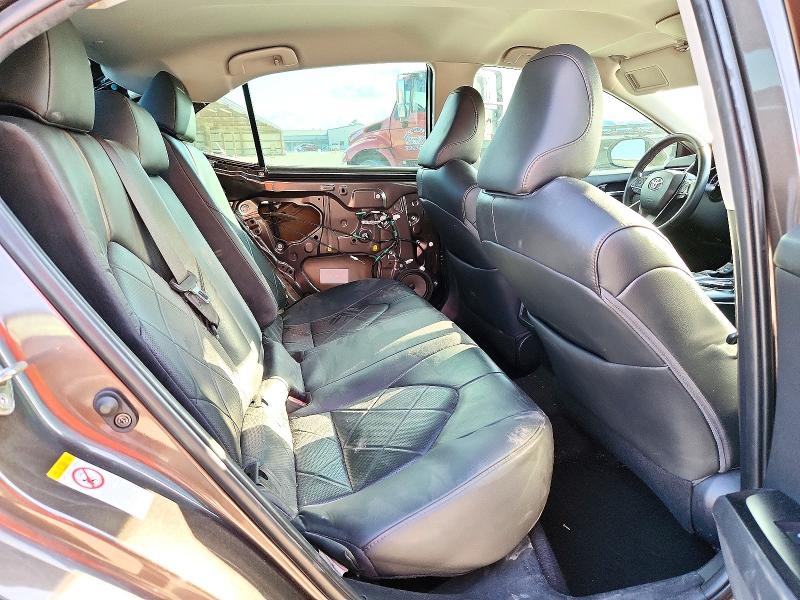 Снимка 10 от търг – 2018 TOYOTA CAMRY с VIN 4T1B11HK6JU117363