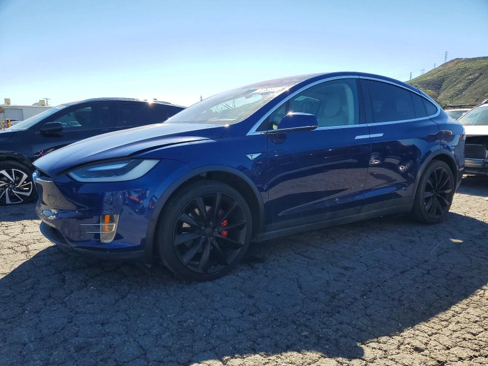 TESLA MODEL X 2016 с VIN 5YJXCBE43GF002415 - Снимка от търг