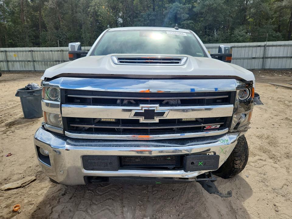 Снимка 5 от търг – 2018 CHEVROLET SILVERADO с VIN 1GC1KWEY9JF178164