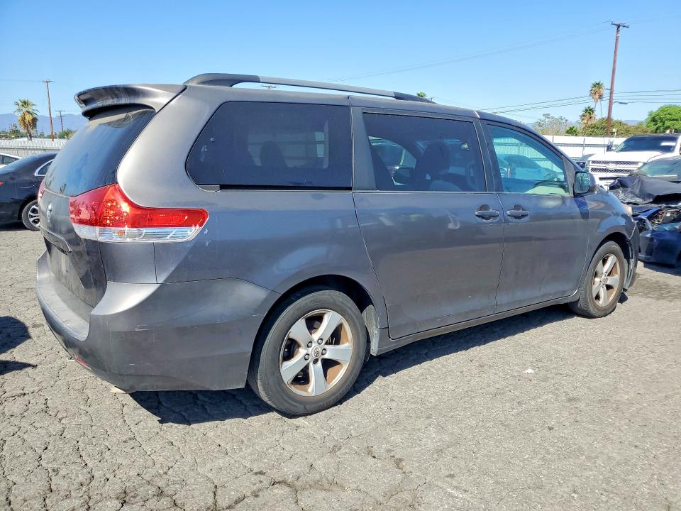 Снимка 3 от търг – 2012 TOYOTA SIENNA с VIN 5TDKK3DC4CS193912