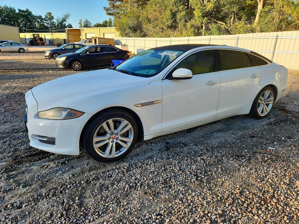 JAGUAR XJL 2016 with VIN SAJWJ2GD8G8V99450 - Photo from auction