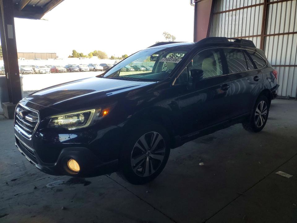 SUBARU OUTBACK 2018 с VIN 4S4BSANC8J3326460 - Фото с аукциона