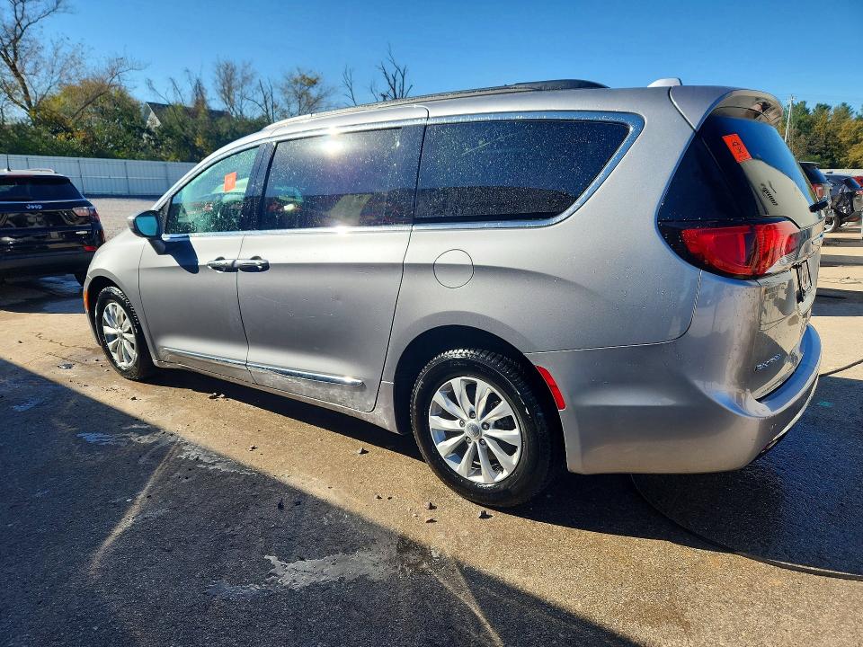 Photo 2 from auction – 2017 CHRYSLER PACIFICA with VIN 2C4RC1BG0HR526578