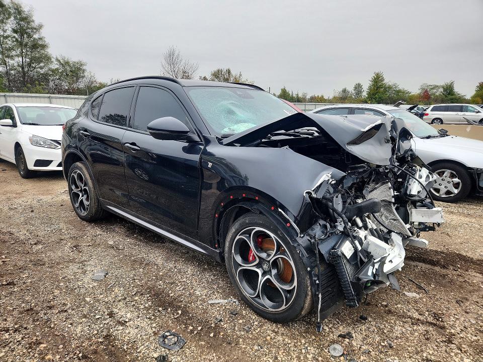 Снимка 4 от търг – 2023 ALFA ROMEO STELVIO с VIN ZASPAKBN1P7D54389