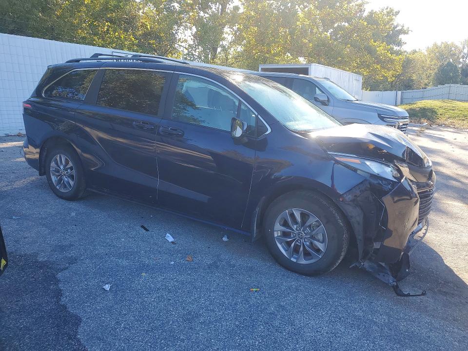 Photo 4 from auction – 2025 TOYOTA SIENNA with VIN 5TDBSKFC9SS189456