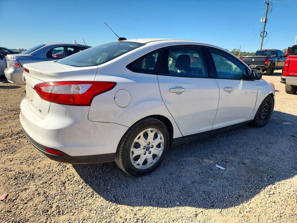 Photo 3 from auction – 2012 FORD FOCUS with VIN 1FAHP3F25CL179573
