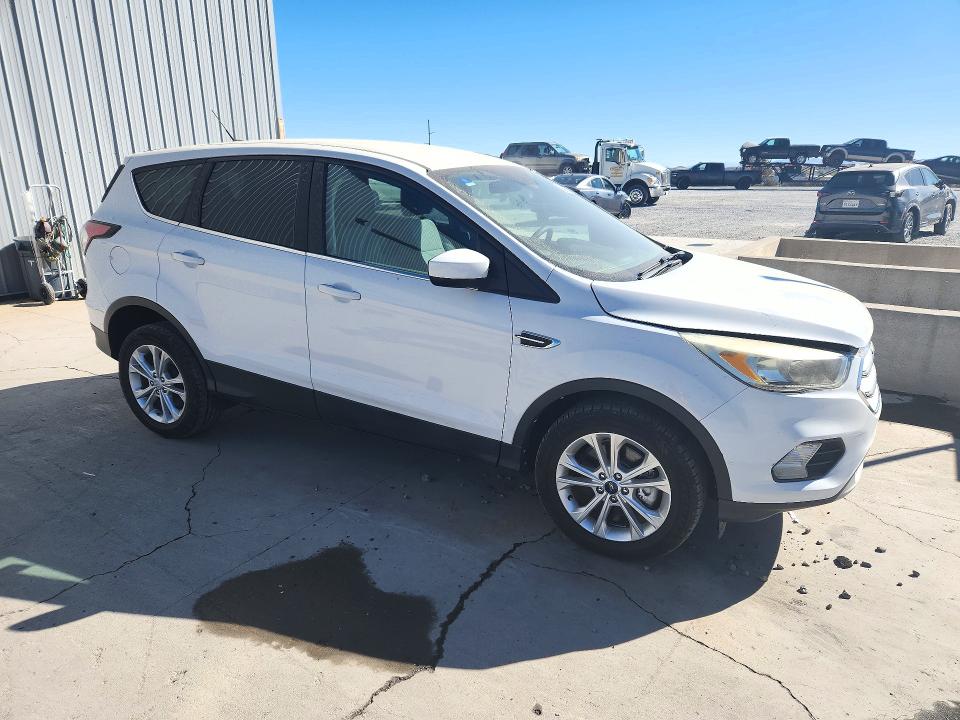 Снимка 4 от търг – 2017 FORD ESCAPE с VIN 1FMCU9GD0HUD03505