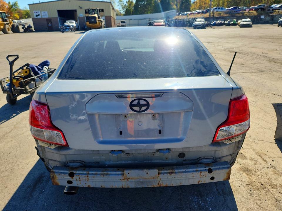 Снимка 6 от търг – 2011 SCION TC с VIN JTKJF5C71B3016291