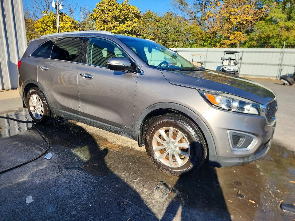 Zdjęcie 4 z aukcji – 2017 KIA SORENTO z VIN 5XYPGDA31HG267356