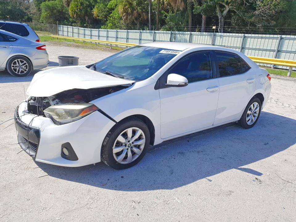 Снимка 1 от търг – 2015 TOYOTA COROLLA с VIN 5YFBURHE0FP332679