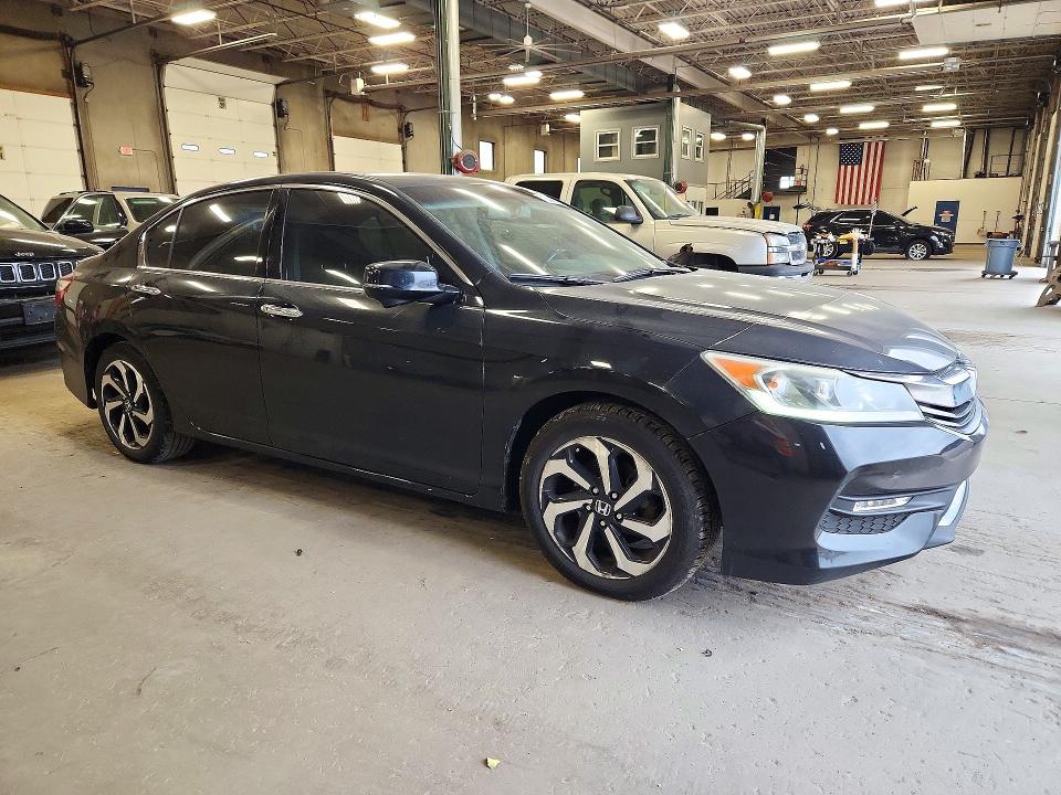 Снимка 4 от търг – 2016 HONDA ACCORD с VIN 1HGCR3F85GA032305