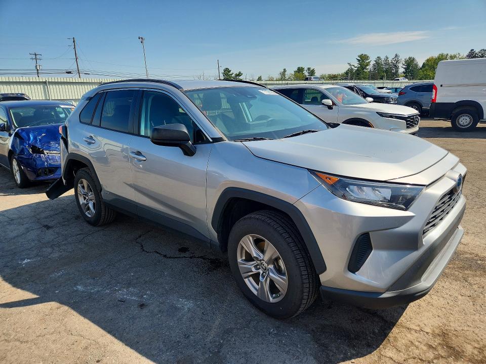 Photo 4 from auction – 2022 TOYOTA RAV4 with VIN 2T3LWRFV4NW139621