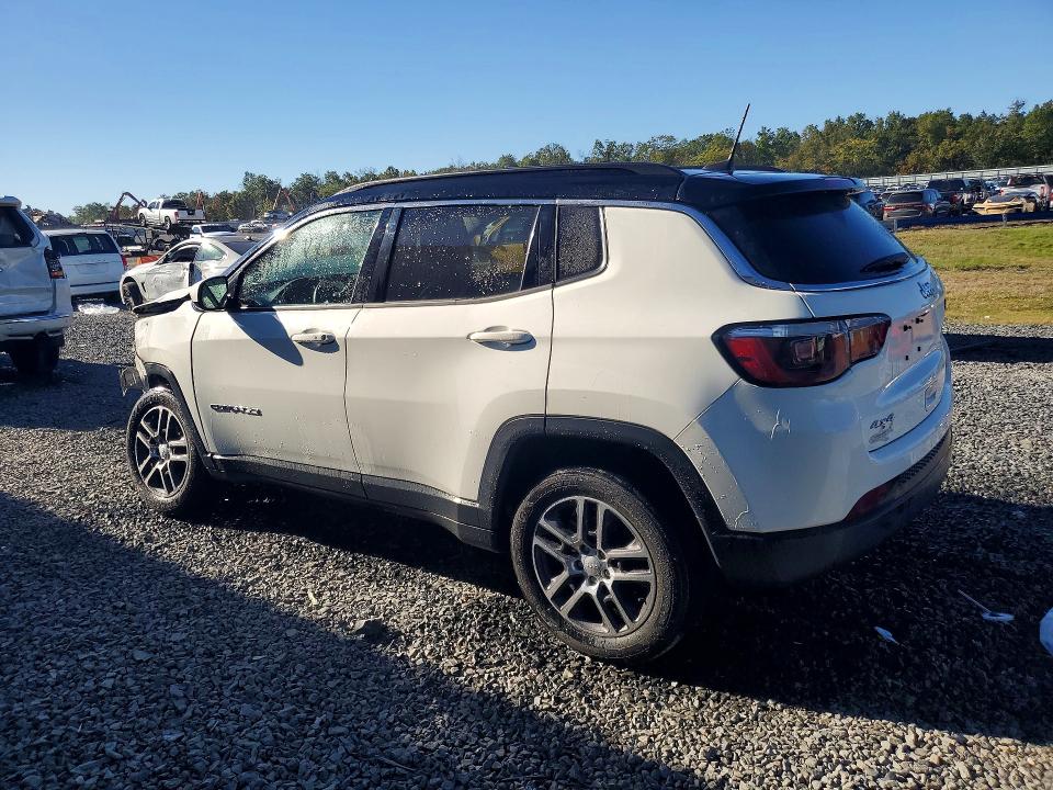 Photo 2 from auction – 2018 JEEP COMPASS with VIN 3C4NJDBB7JT232673