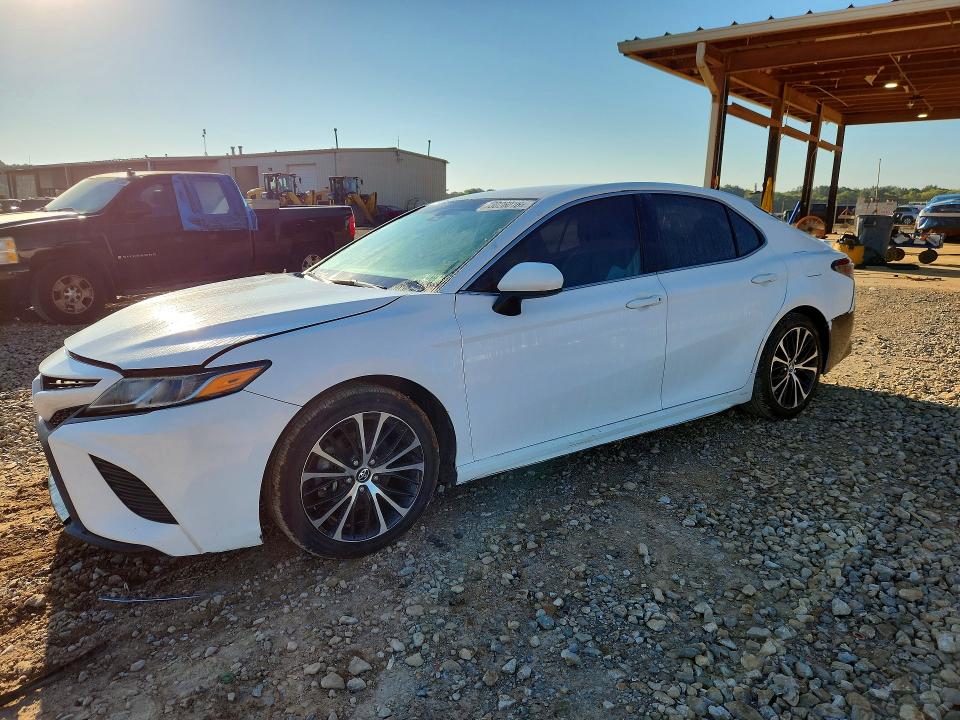 Photo 1 from auction – 2018 TOYOTA CAMRY with VIN 4T1B11HK2JU085785