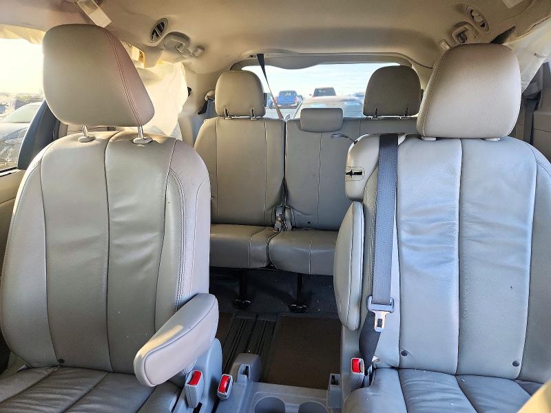 Photo 10 from auction – 2013 TOYOTA SIENNA with VIN 5TDYK3DCXDS351696