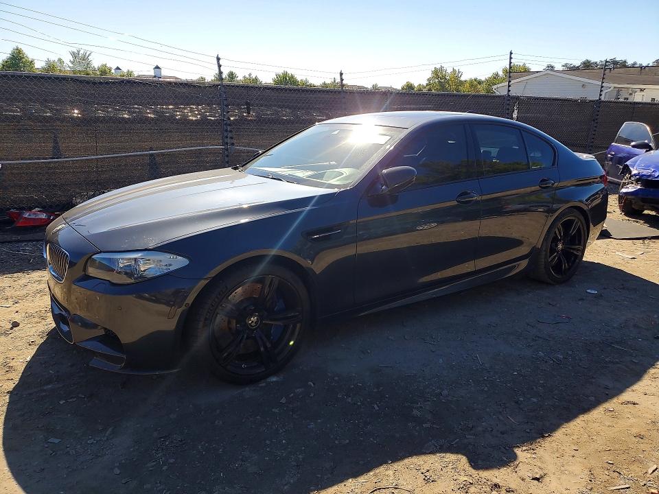 BMW M5 2013 with VIN WBSFV9C51DC772527 - Photo from auction