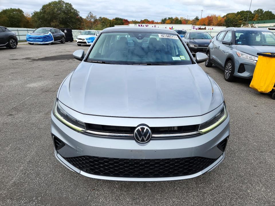 Снимка 5 от търг – 2025 VOLKSWAGEN JETTA с VIN 3VW7X7BU0SM013668