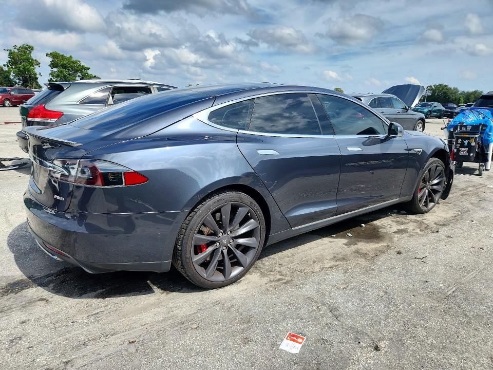 Photo 3 from auction – 2014 TESLA MODEL S with VIN 5YJSA1H11EFP59595