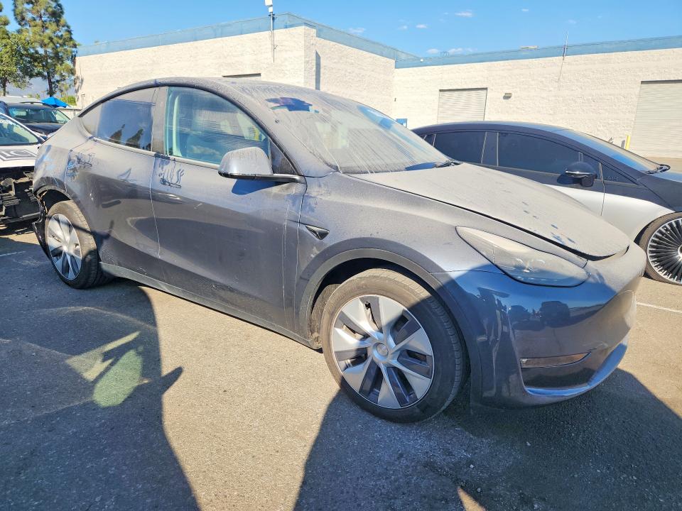 Снимка 4 от търг – 2023 TESLA MODEL Y с VIN 7SAYGDEE1PF907705