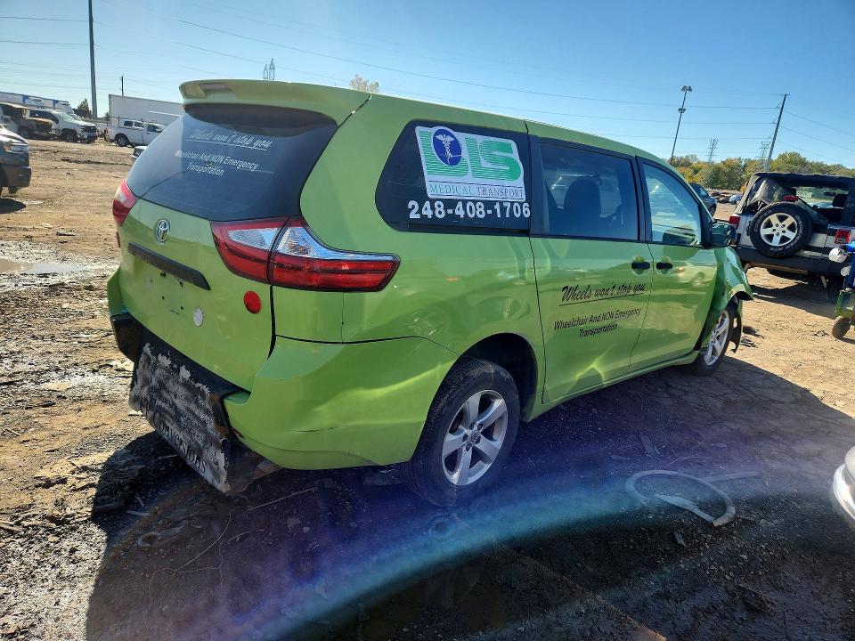 Photo 3 from auction – 2015 TOYOTA SIENNA with VIN 5TDZK3DCXFS593685