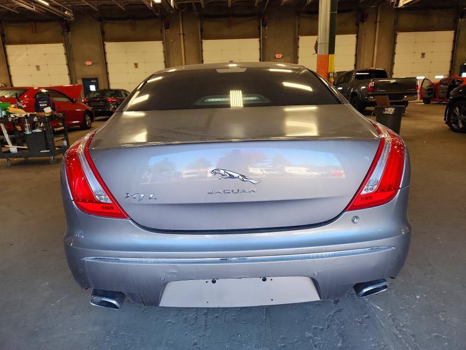 Zdjęcie 6 z aukcji – 2011 JAGUAR XJL z VIN SAJWA2GB4BLV06749