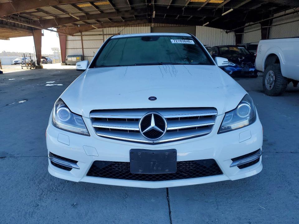 Снимка 5 от търг – 2012 MERCEDES-BENZ C с VIN WDDGF4HB9CR192275