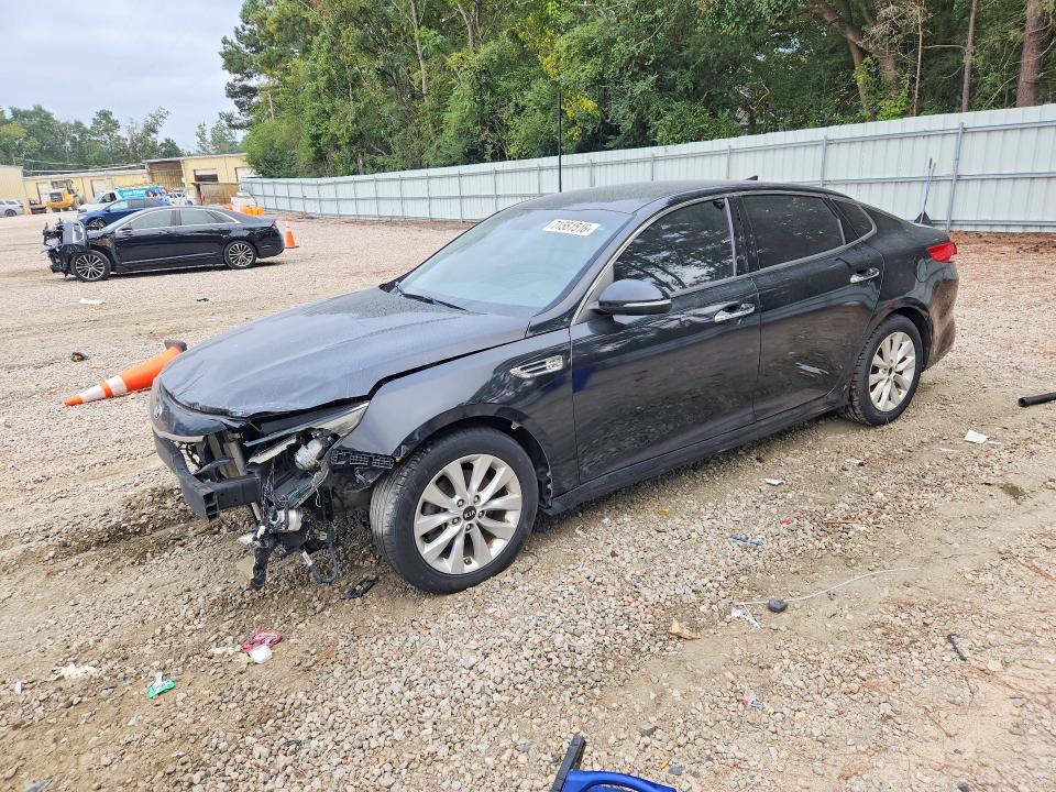 KIA OPTIMA 2017 مع رقم تعريف المركبة 5XXGU4L35HG161874 - صورة من المزاد