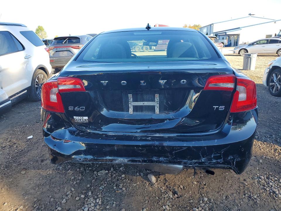 Foto 6 de la subasta – 2015 VOLVO S60 con VIN YV126MFJ0F1343581