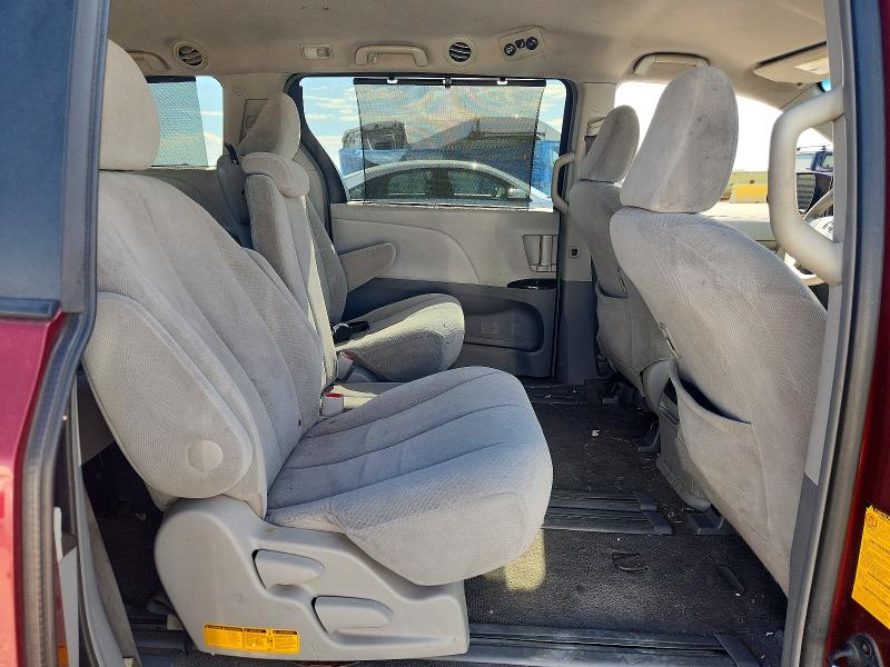 Снимка 11 от търг – 2011 TOYOTA SIENNA с VIN 5TDKK3DC9BS021812
