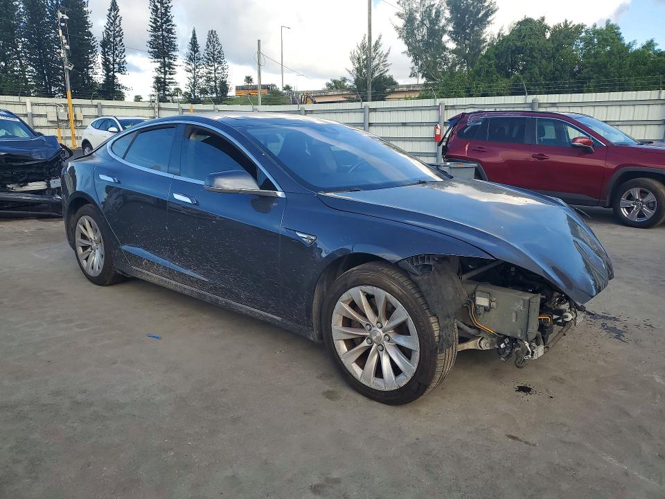 Снимка 4 от търг – 2016 TESLA MODEL S с VIN 5YJSA1E28GF133820