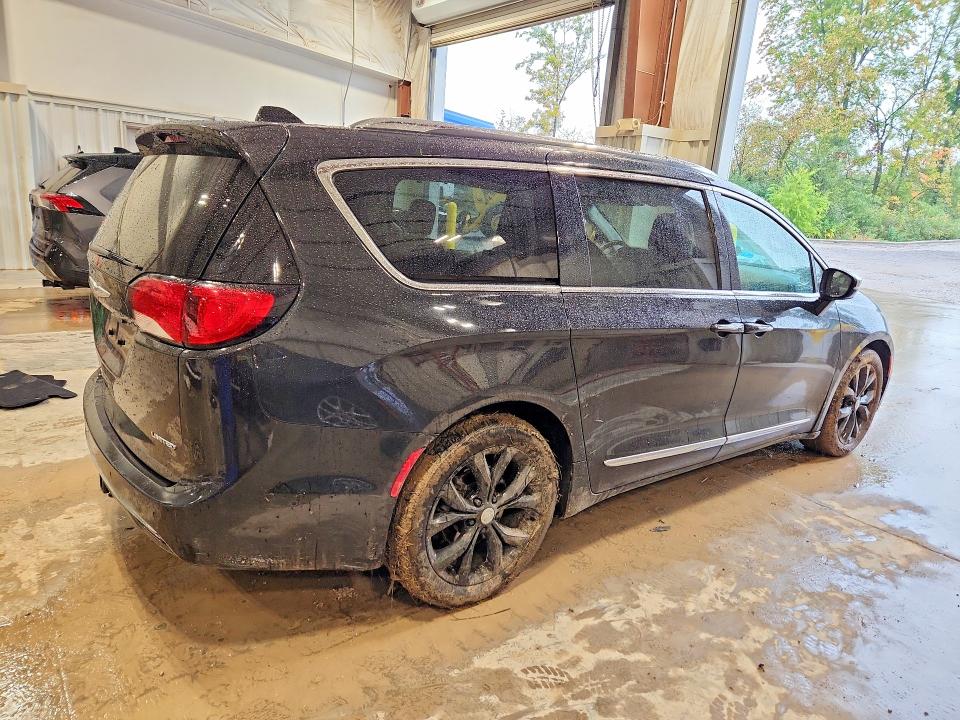 Фото 3 с аукциона – 2017 CHRYSLER PACIFICA с VIN 2C4RC1GG4HR810725