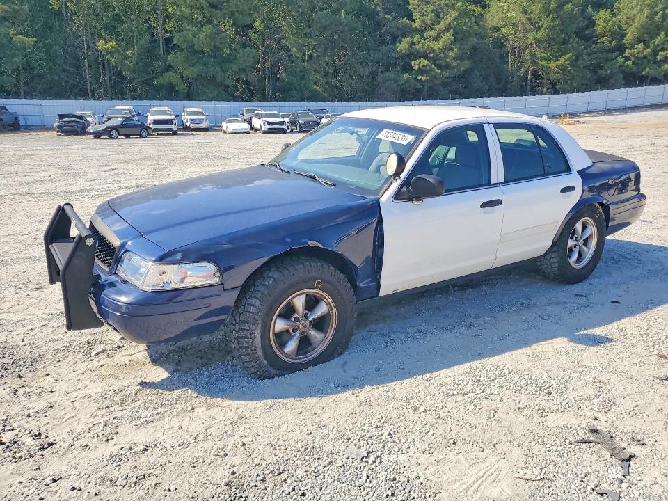 FORD CROWN VICTORIA 2010 مع رقم تعريف المركبة 2FABP7BV9AX144192 - صورة من المزاد