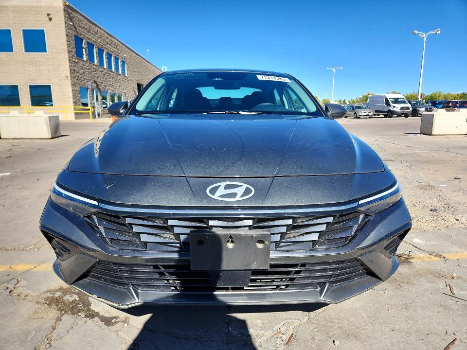 Снимка 5 от търг – 2024 HYUNDAI ELANTRA с VIN KMHLS4DGXRU753090