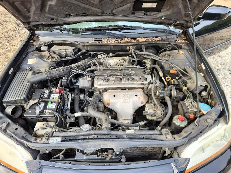 Снимка 11 от търг – 2001 HONDA ACCORD с VIN JHMCG56601C015937