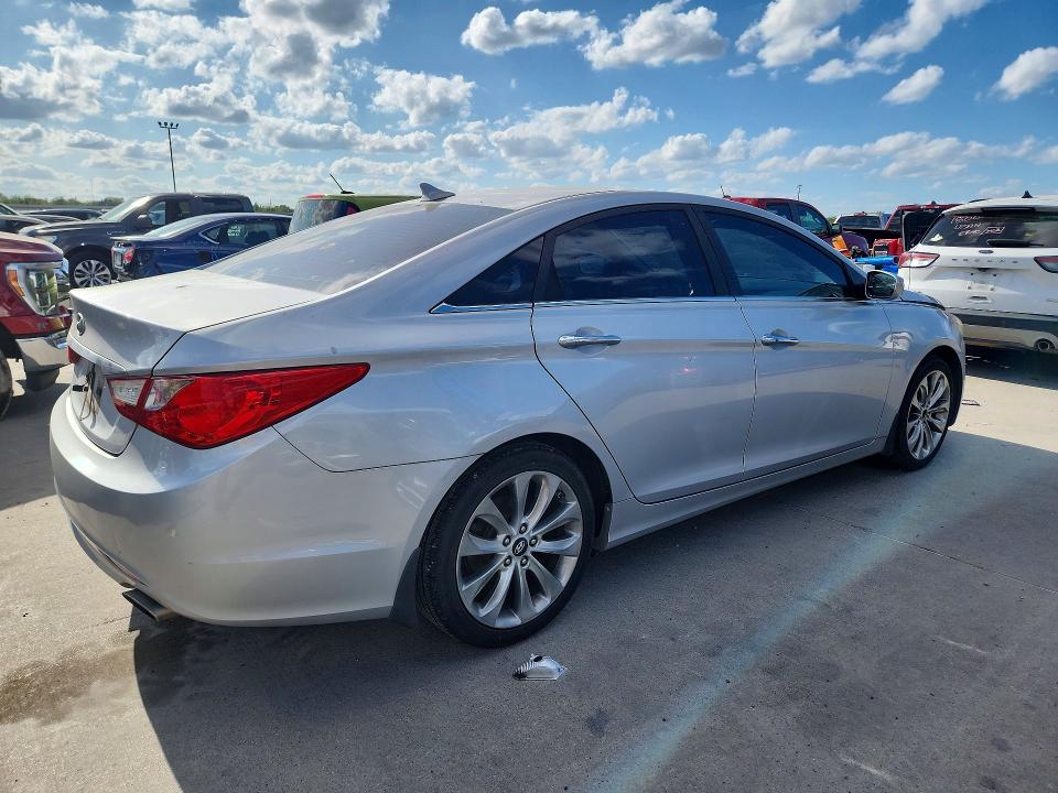 Photo 3 from auction – 2011 HYUNDAI SONATA with VIN 5NPEC4AC5BH180160